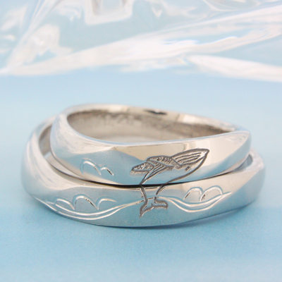 浜松　プラチナ結婚指輪・鍛造　２本合わせてひとつのデザイン（クジラ）