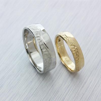 結婚指輪　【オーダーメイド結婚指輪】半分ずつで異なるテクスチャー（鎚目）