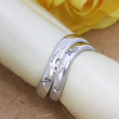 浜松　プラチナ結婚指輪・鍛造　２本合わせてひとつのデザイン（ト音記号＆楽器）