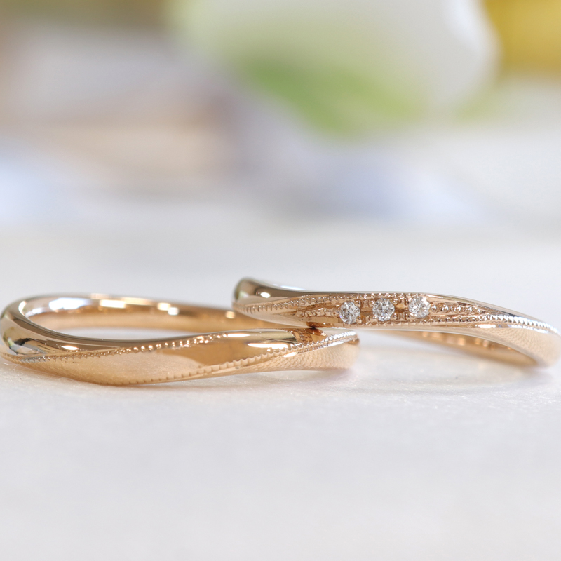 浜松　ゴールド結婚指輪・鍛造　細身のリングに輝く小さなきらめき