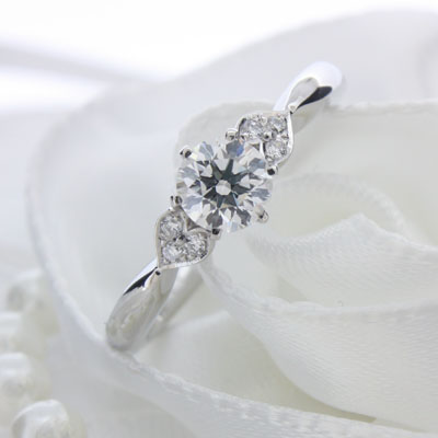 浜松　婚約指輪　ダイヤモンドで作るハートモチーフ