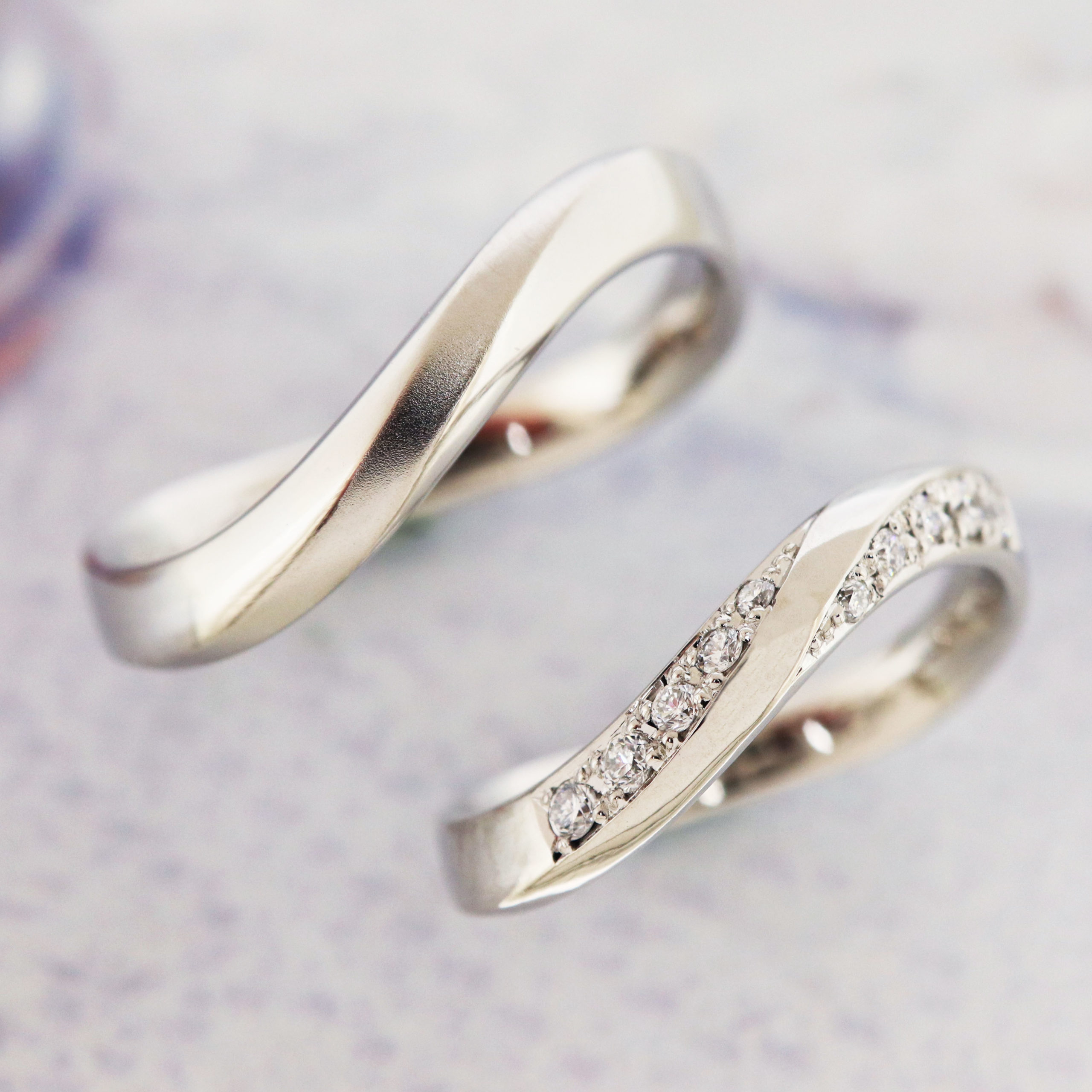 浜松　プラチナ結婚指輪・鍛造　着け心地の良いインフィニティのリングにダイヤモンドをプラスしてゴージャスに