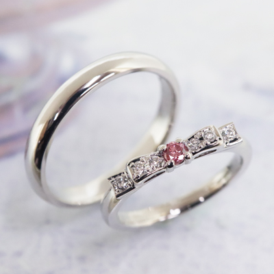 浜松　プラチナ結婚指輪ー鍛造・ピンクダイヤがポイントのリボンリング