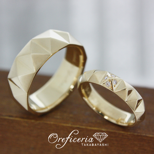 浜松　ゴールド結婚指輪・鍛造　幅広がカッコいい！個性的なピラミッドカット