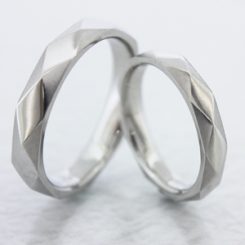 浜松　プラチナ結婚指輪　鍛造・ひし形カットのスタイリッシュなデザイン