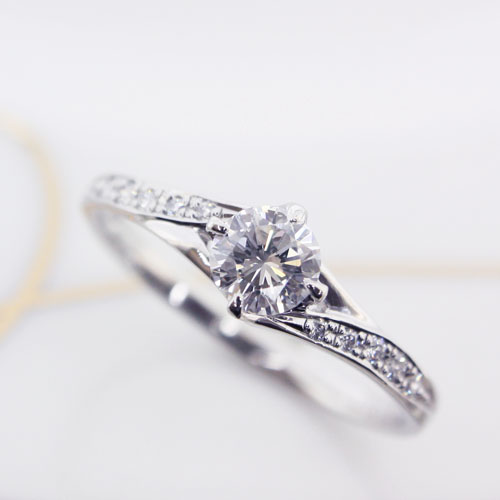 浜松　プラチナ婚約指輪　幅広いファッションに合うダイヤモンドが輝くデザイン