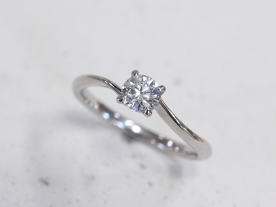 浜松　婚約指輪　枠代52,000円(税抜)～シンプルデザインに隠れハートを忍ばせて