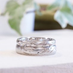 浜松　プラチナ結婚指輪・鍛造　躍動感あふれるフェニックスデザイン彫り
