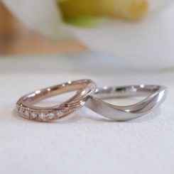 浜松　ピンクゴールド結婚指輪・鍛造　エレガントな印象のVライン