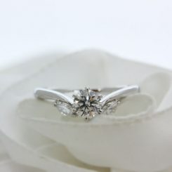 浜松　婚約指輪　マーキスカットのダイヤモンドでエレガントな指元を演出