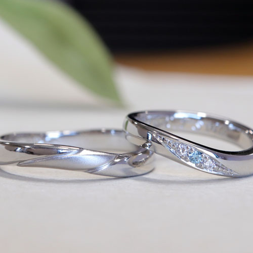 浜松　プラチナ結婚指輪・鍛造　アイスブルーのカラーダイヤがポイント