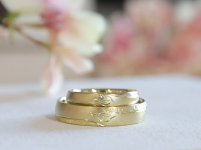 浜松　ゴールド【オーダーメイド結婚指輪】桜舞うグリーンゴールドのリング・羽