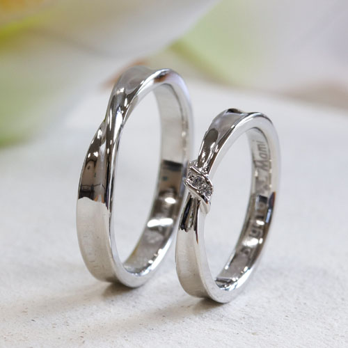 浜松　プラチナ結婚指輪・鍛造　メビウスの輪で無限に続くふたりの愛