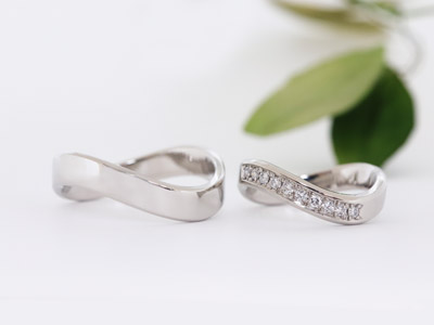 浜松　プラチナ結婚指輪・鍛造　指にフィットするのはこの形！インフィニティ(無限大∞)