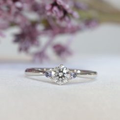 【婚約指輪】プラチナ　0.3ct　神秘的なカラーが魅力のタンザナイト