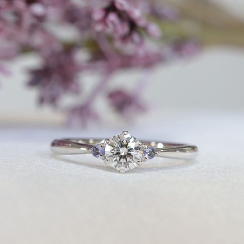 浜松　プラチナ婚約指輪　神秘的なカラーが魅力のタンザナイト
