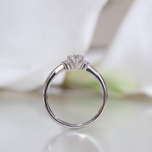 浜松　プラチナ婚約指輪　神秘的なカラーが魅力のタンザナイト
