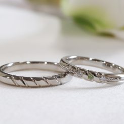【オーダーメイド結婚指輪】斜めのラインとミル打ちのライン