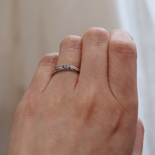浜松　プラチナ【オーダーメイド結婚指輪】斜めのラインとミル打ちのライン　グリーンダイヤ