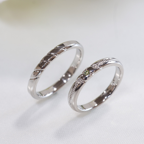 浜松　プラチナ【オーダーメイド結婚指輪】斜めのラインとミル打ちのライン　グリーンダイヤ