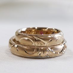 【オーダーメイド結婚指輪】2本合わせて現れる唐草彫り