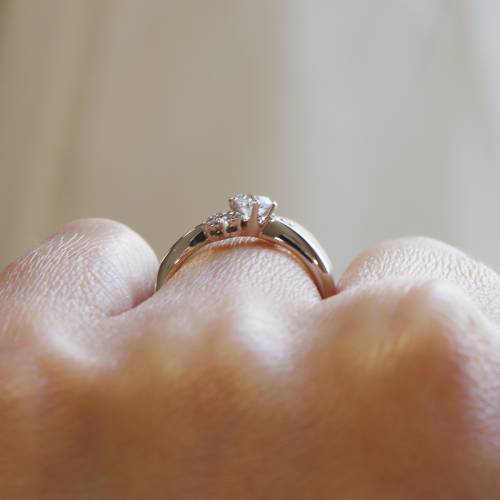浜松　婚約指輪　0.3ct枠(Pt900)　112,500円(税込)／ダイヤモンドのお花