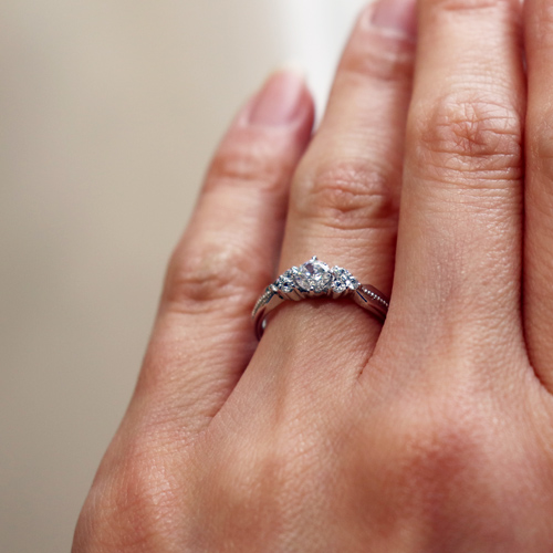 浜松　婚約指輪　枠代197,100円(税込)　輝きを放つクラシカルデザイン