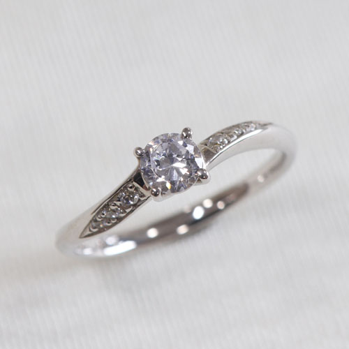 浜松　婚約指輪　枠代107,000円(税込)　隠れハートの華やかウェーブライン