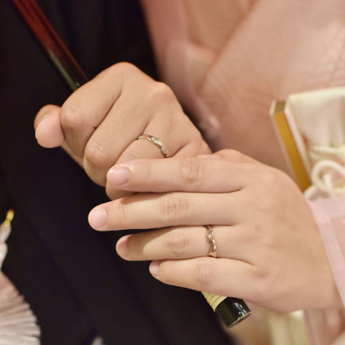 【オーダーメイド結婚指輪】大阪府　明裕さま　恵さま／デザインがすごく気に入っていて、毎日つけています