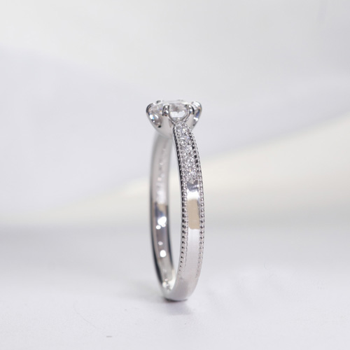 浜松　プラチナ婚約指輪　枠代121,800円(税込)　ミル打ちのアームでクラシカルなデザイン