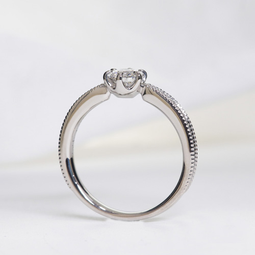 浜松　プラチナ婚約指輪　枠代121,800円(税込)　ミル打ちのアームでクラシカルなデザイン