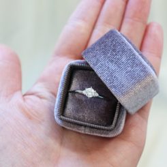 ◆婚約指輪ご成約特◆ミニケースor携帯用ジュエリーケース＆結婚指輪１万円引きクーポンプレゼント