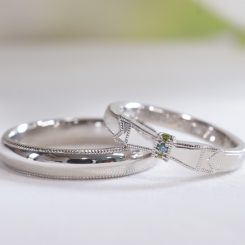 【オーダーメイド結婚指輪】カラーダイヤのリボン