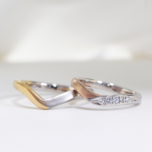 浜松　コンビ【オーダーメイド結婚指輪】指が長く見える！プラチナとゴールドのコンビVライン