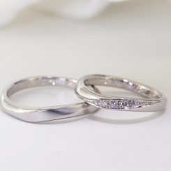 【オーダーメイド結婚指輪】スッキリとした印象のおそろいウェーブライン