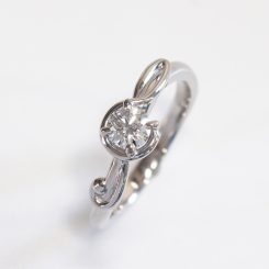 浜松　婚約指輪　音楽を愛する方に贈りたいト音記号デザイン