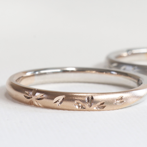 浜松　【オーダーメイド結婚指輪個性が光るコンビネーションに桜と葉っぱの彫り