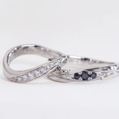 【手作り結婚指輪】ひし形モチーフ　ブラックダイヤモンド