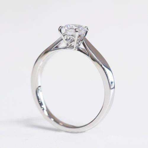 浜松　婚約指輪　プラチナ　0.5カラットダイヤ　4本爪　