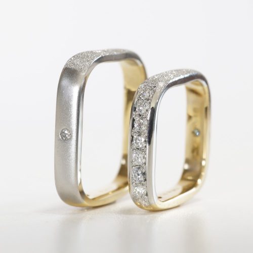 浜松【手作り結婚指輪】四面違うデザインの四角い指輪