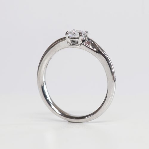 浜松　婚約指輪　プラチナ　0.3カラット　ピンクダイヤモンド