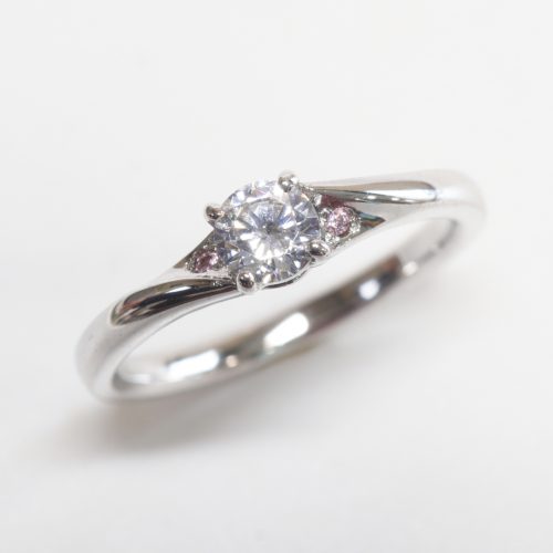 浜松　婚約指輪　プラチナ　0.3カラット　ピンクダイヤモンド