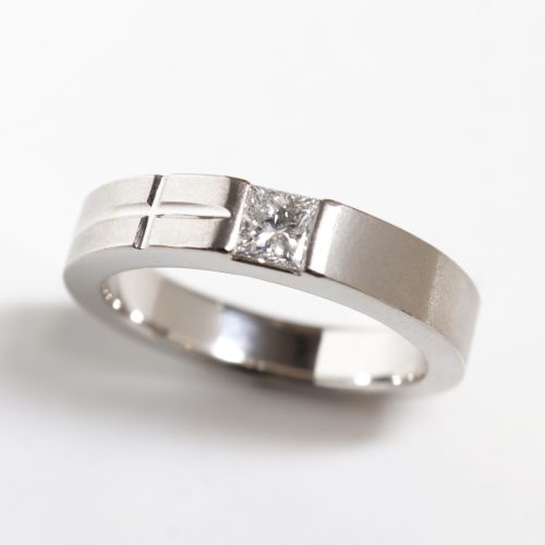 浜松【婚約指輪】プラチナ　0.2カラット　プリンセスカットダイヤモンド