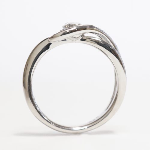【婚約指輪】プラチナ　0.3カラット　アシンメトリーデザイン
