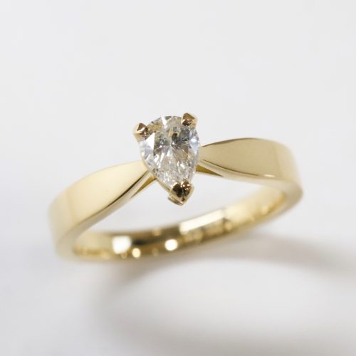 浜松　【リフォーム／婚約指輪】K18イエローゴールド　ペアシェイプカットのダイヤモンド