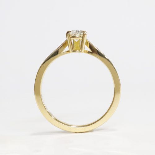 浜松　【リフォーム／婚約指輪】K18イエローゴールド　ペアシェイプカットのダイヤモンド