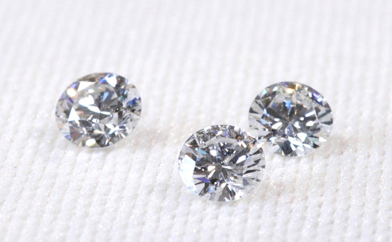 ダイヤモンド3石プレゼント