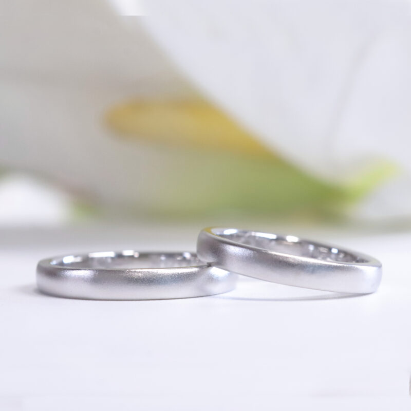 浜松　手作り結婚指輪／プラチナ、マットの平甲丸にサックスの刻印