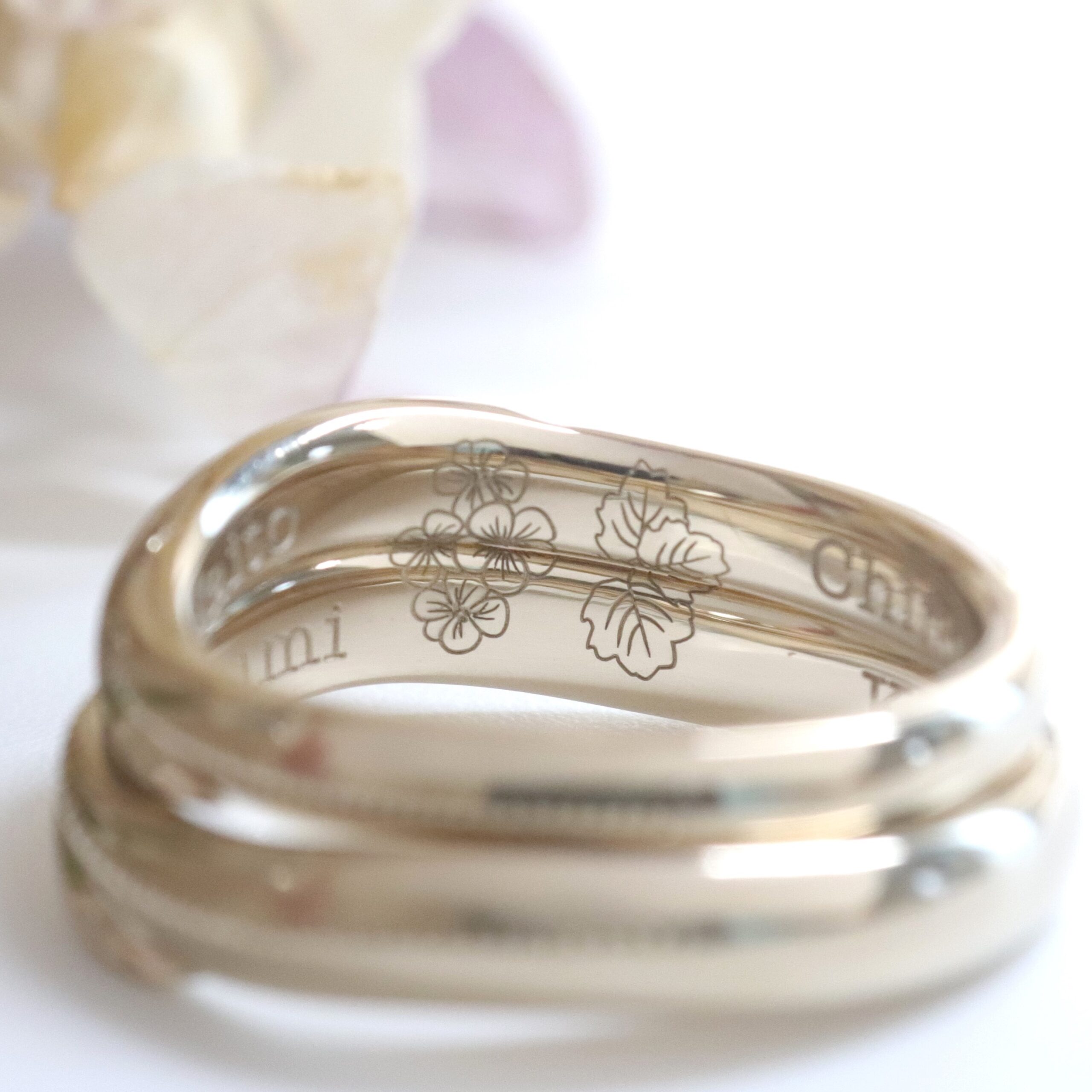浜松　オーダーメイド結婚指輪／シャンパンゴールドに忍ばせたゼラニウムの刻印