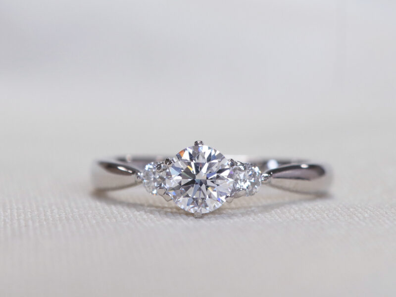 どう選ぶ⁉婚約指輪のダイヤモンド～カラット数～